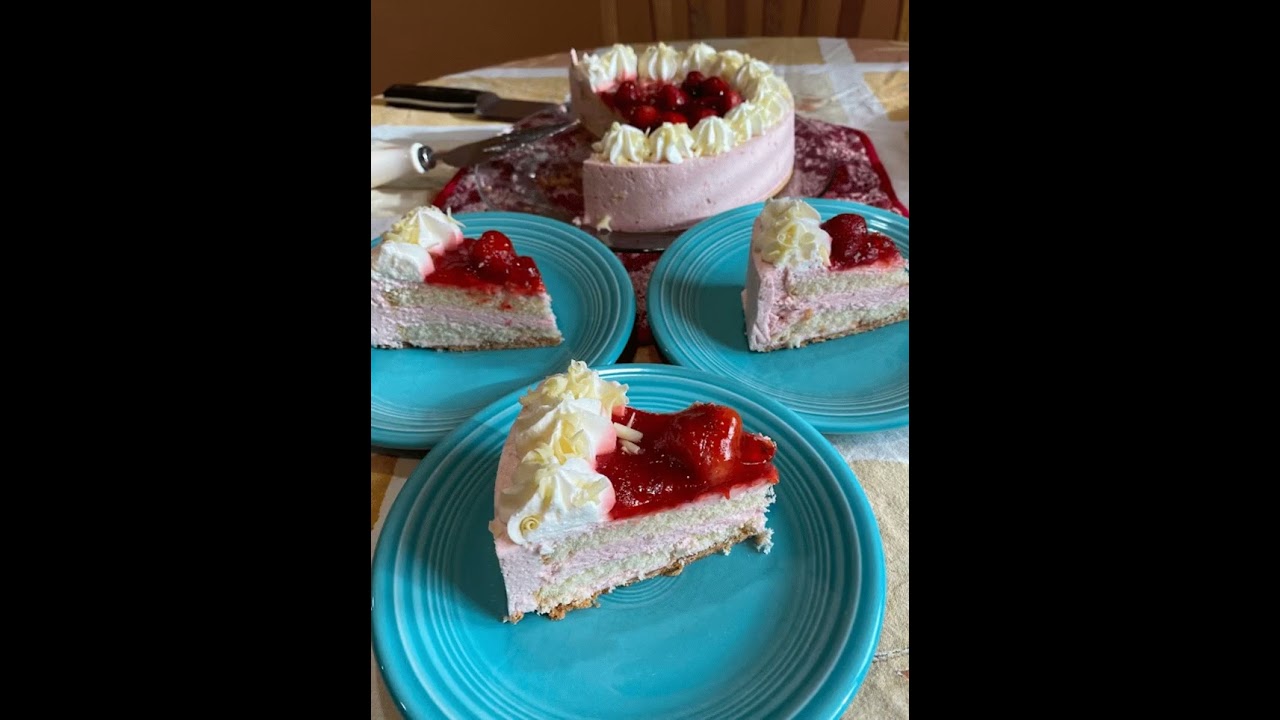 I MADE ALDI MANICOTTI WITH EMINEM'S MOMS SPAGHETTI SAUCE AND STRAWBERRY CREAM CAKE ALSO FROM ALDI!!!
