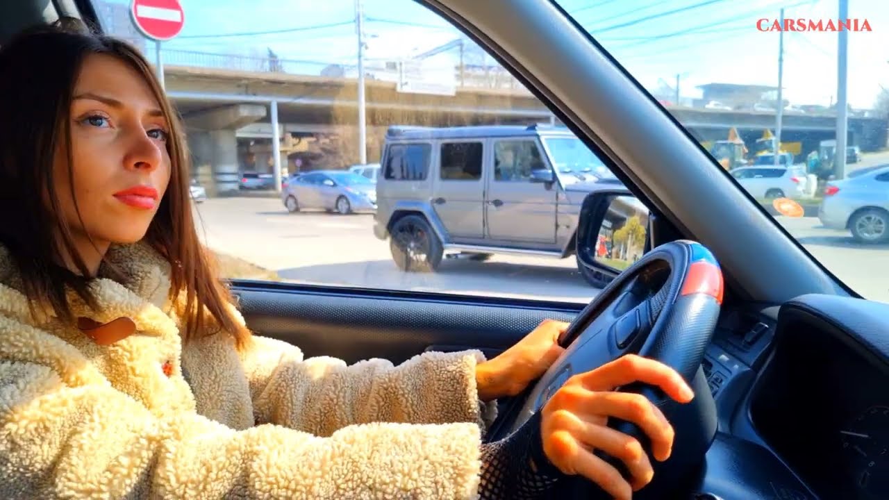 girl test driving car jeep ull review honda crv 2000