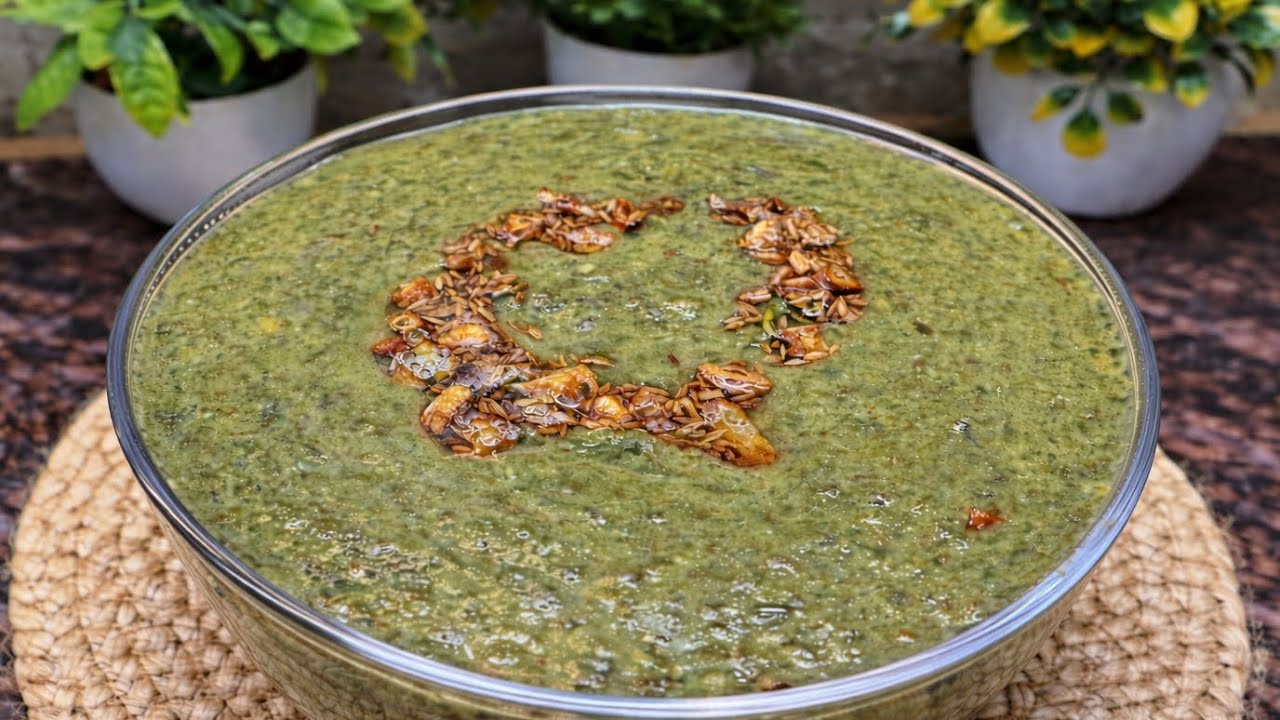 Palak Saag Recipe | Healthy Spinach Saag for Everyday Meal | Food Lab trails