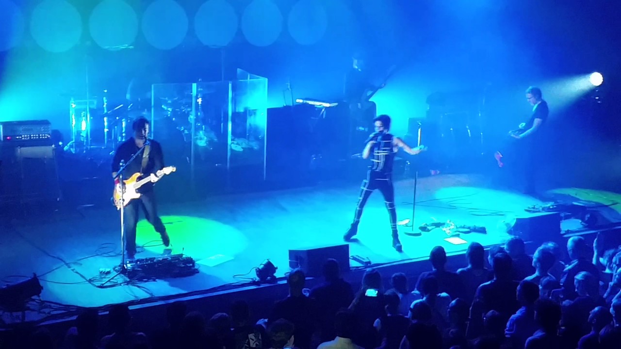 Superbus - apprends moi (live in Toulouse 2016)
