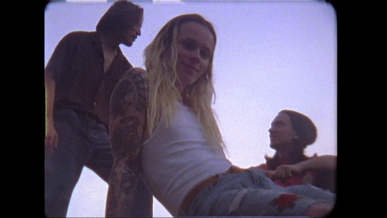 The Paper Flowers - I Don't Wanna Go Back (Official Music Video)