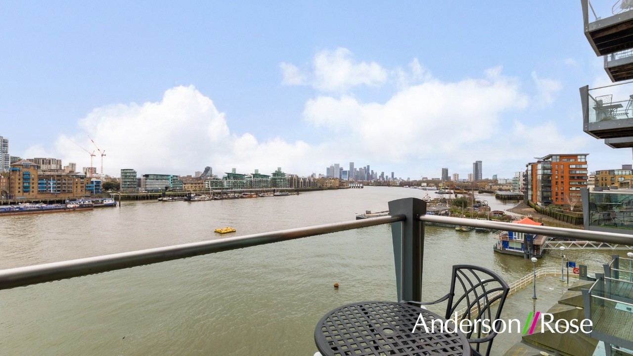 Inside a Big, Luxury One-Bedroom Apartment in Tea Trade Wharf, Shad Thames, next to Tower Bridge!