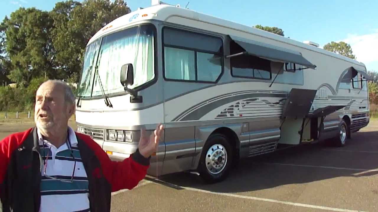 1995 Holiday Rambler Navigator 400 Walkaround