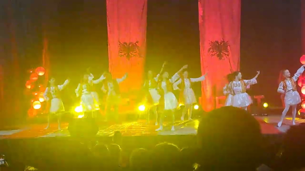 Performance nga grupi i valltareve krutane
