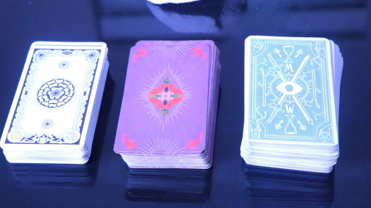 WHAT'S HIDDEN FROM YOU? 🤭| 🔥 PICK A CARD 🔥 | WHAT YOU DON’T SEE COMING..👁🧿💭