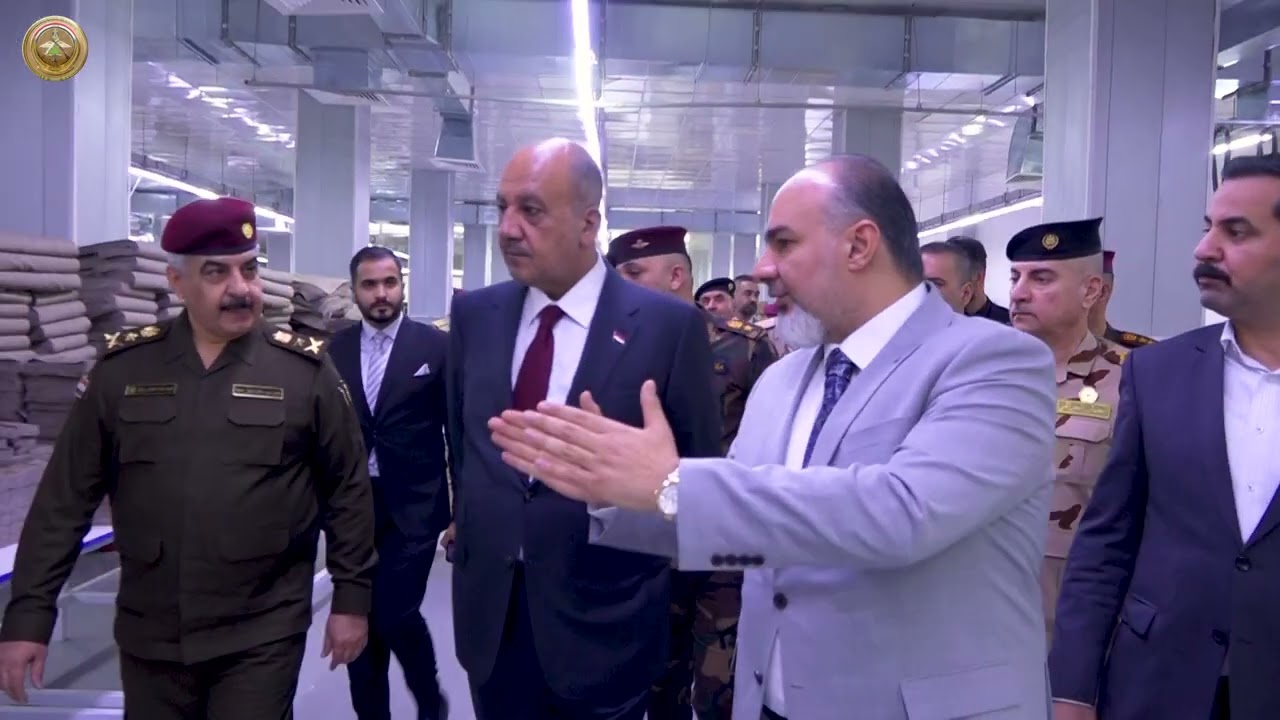 بالفيديو .. زيارة وزير الدفاع الى معمل الخياطة العسكري