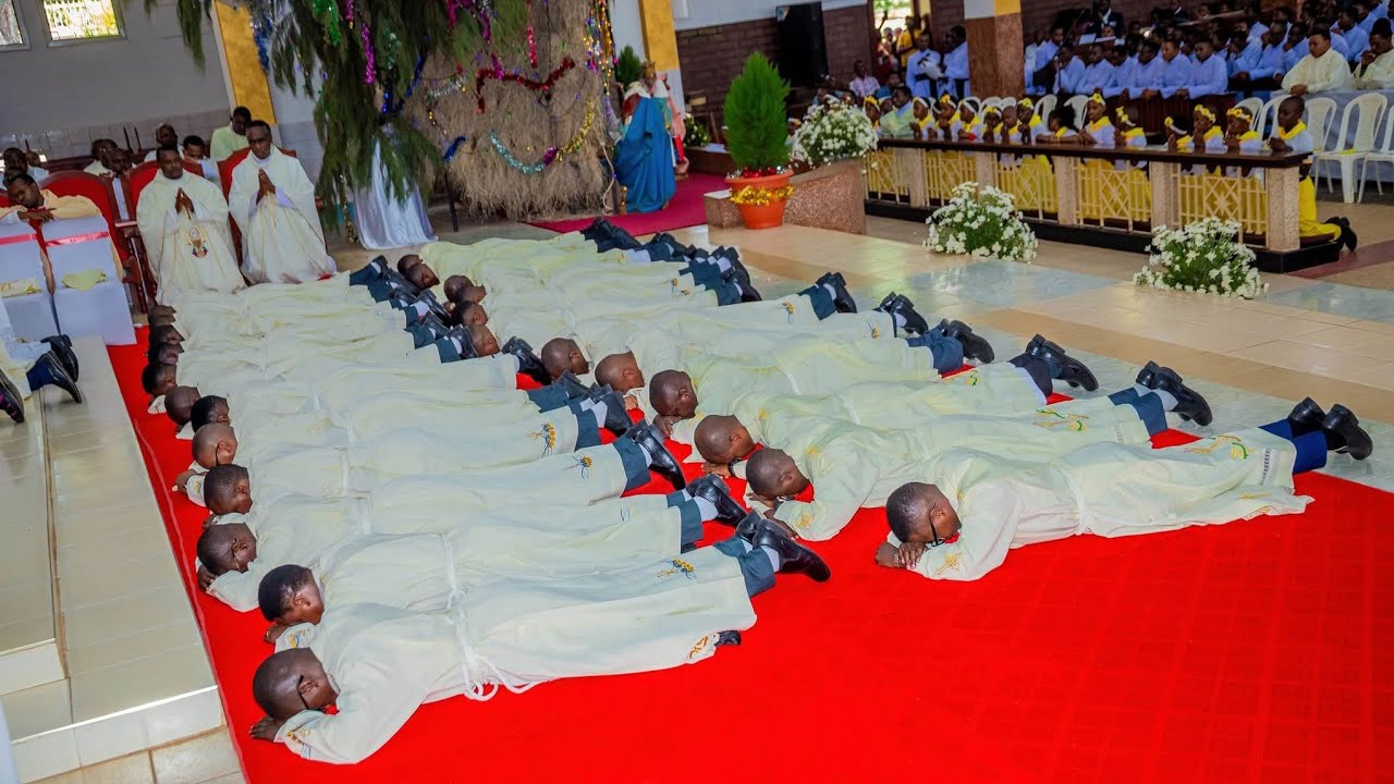 Hisia zatawala Litania ikiimbwa Mashemasi 24 wapya wakiwekwa wakfu katika Daraja ya Upadre Moshi