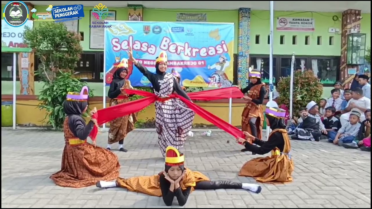 Penampilan ke - 2 Kelas 4 menampilkan Tari Nusantara
