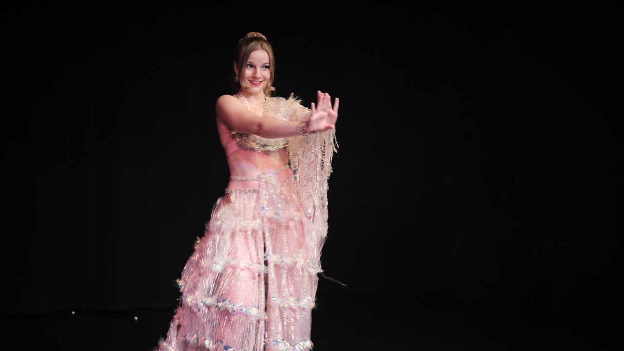 Ellen's bellydance solo to 