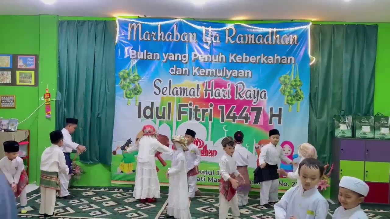 Pentas mb afifah bersama teman2 kelompok.B2 acara bukber di TK Raudhatul Jannah 11 Maret 2026