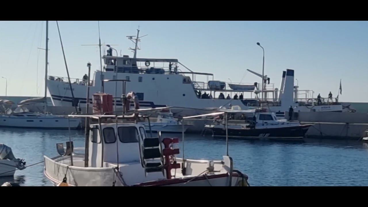 The ship Aiolis returns home to Agios Efstratios