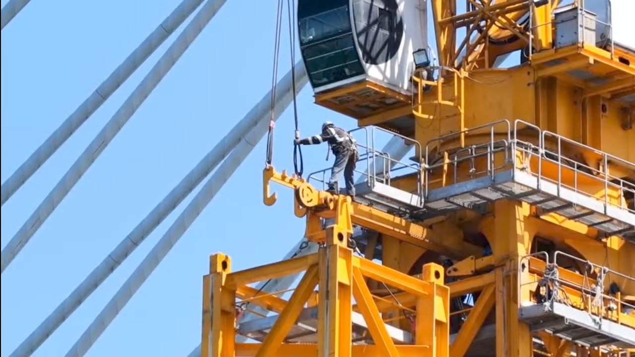 2026.02.23  淡江大橋   主橋塔   塔吊 退節塊施工人員高空掛鉤 近距觀察 空拍 LIVE 直播