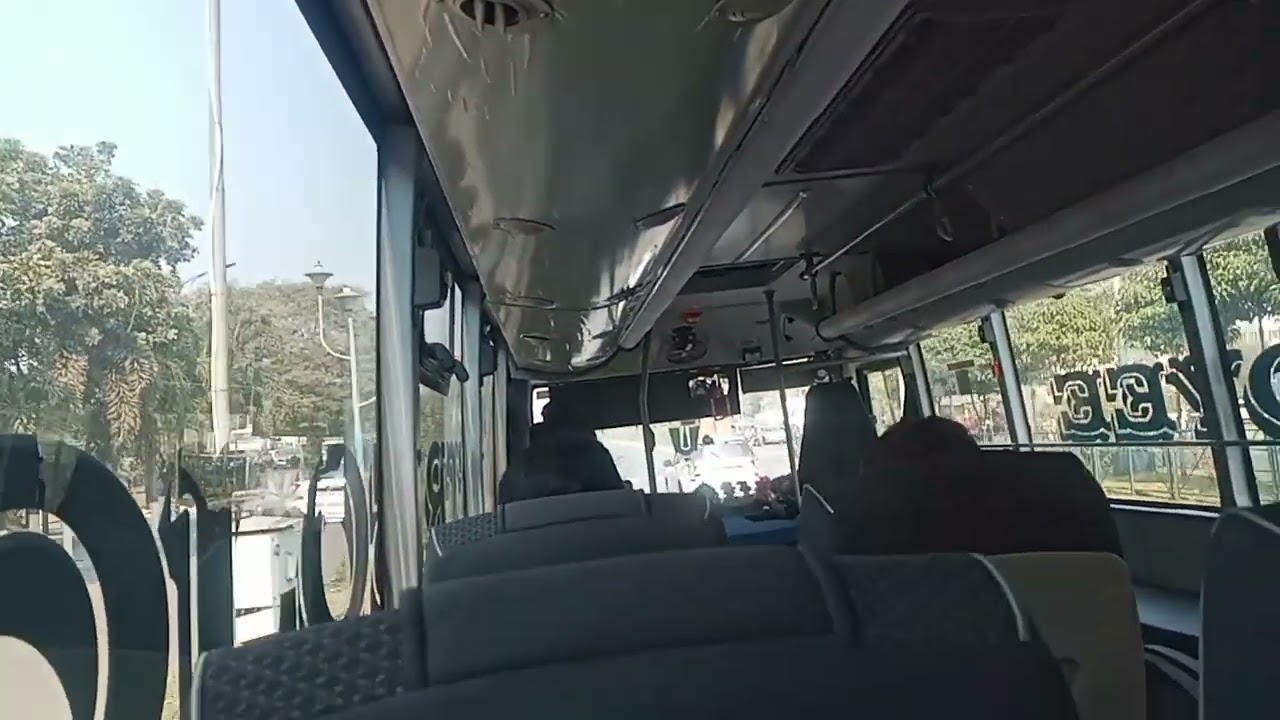 SUPER AGGRESSIVE SHUTTLE DRIVING TOWARDS AIRPORT AND SHER E PUNJAB @tutudona