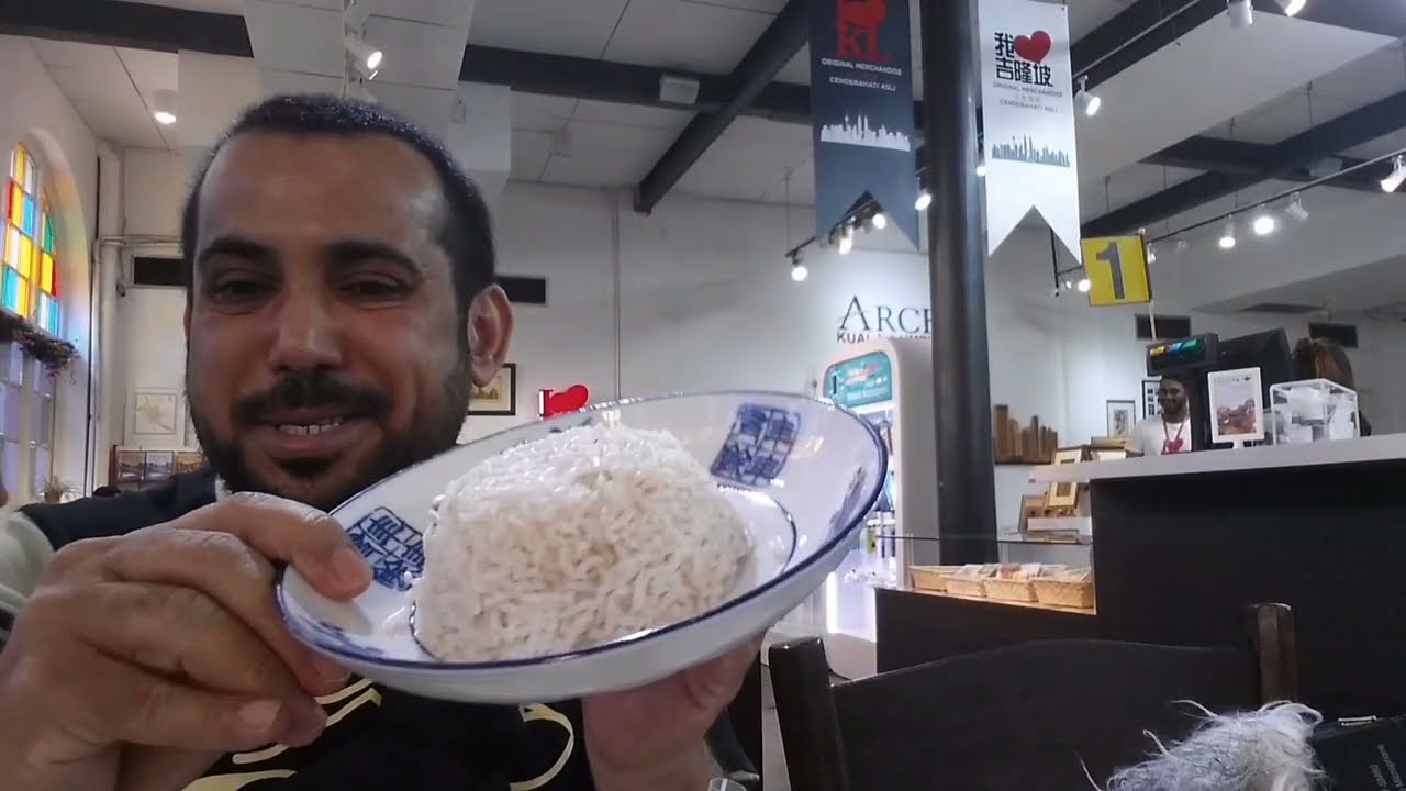 تجربة وجبة مميزة في كوالالمبور 🇲🇾 مع كيك الدوريان #تعال_نستكشف_الأكل_الشعبي مع #محب_السفر 