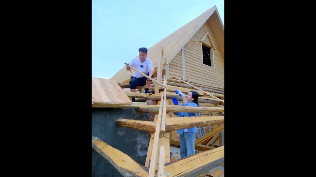 木屋终于做好屋顶了，像个城堡一样，超有成就感#小院改造 #农村自建房 #美的知味 #美的微蒸烤100天免费用