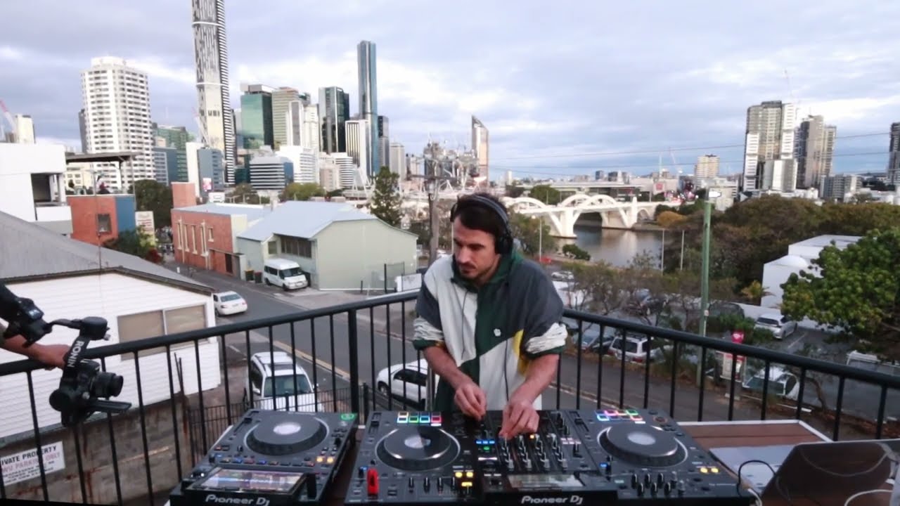 Yoann Bequin DJ set House / Minimal House / Tech house at City Backpackers Brisbane [La passion]