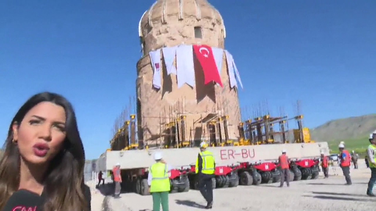 550 YILLIK ZEYNEL BEY TÜRBESİ TAŞINDI