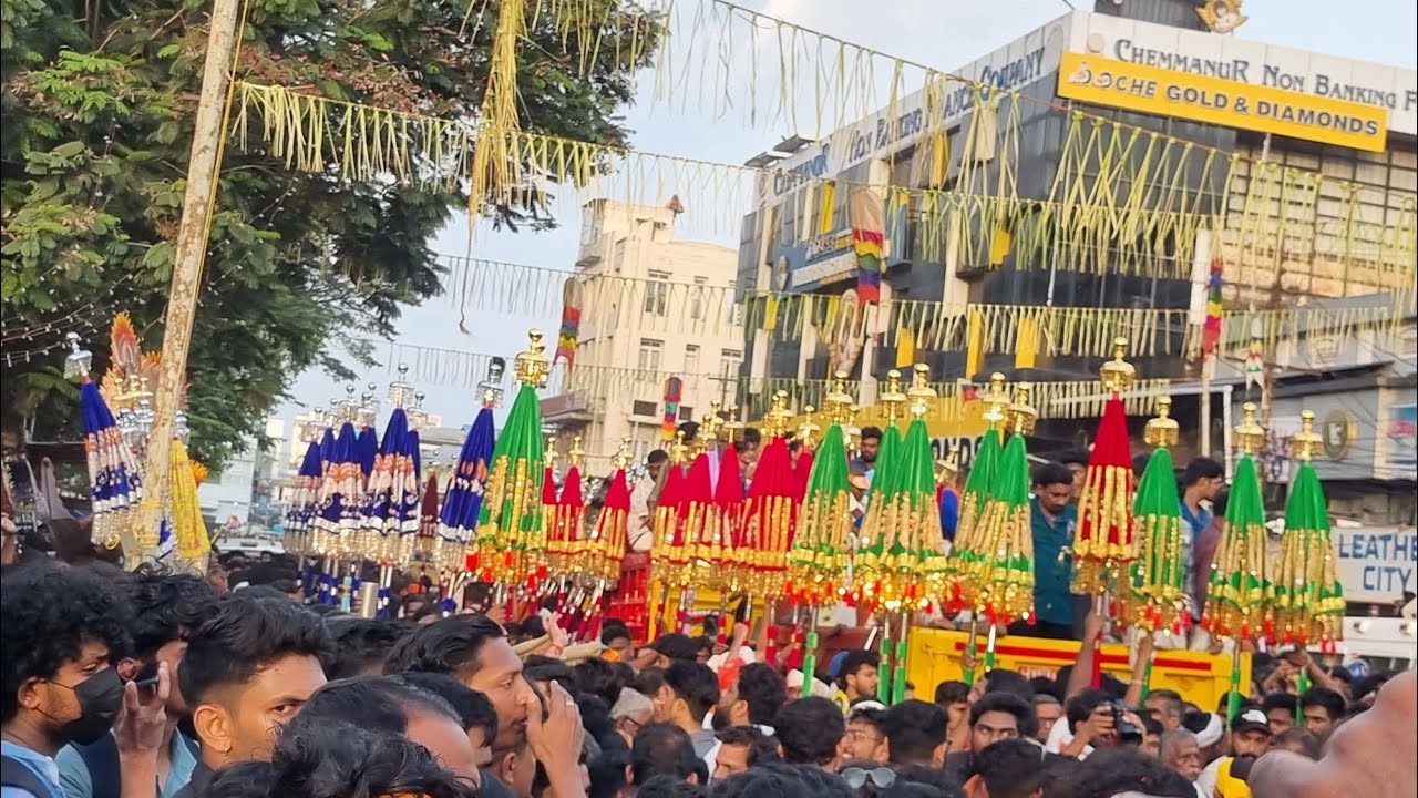 തിരുവമ്പാടി വിഭാഗത്തിന്റെ കുട മാറ്റം...  തൃശൂർ പൂരം 2025