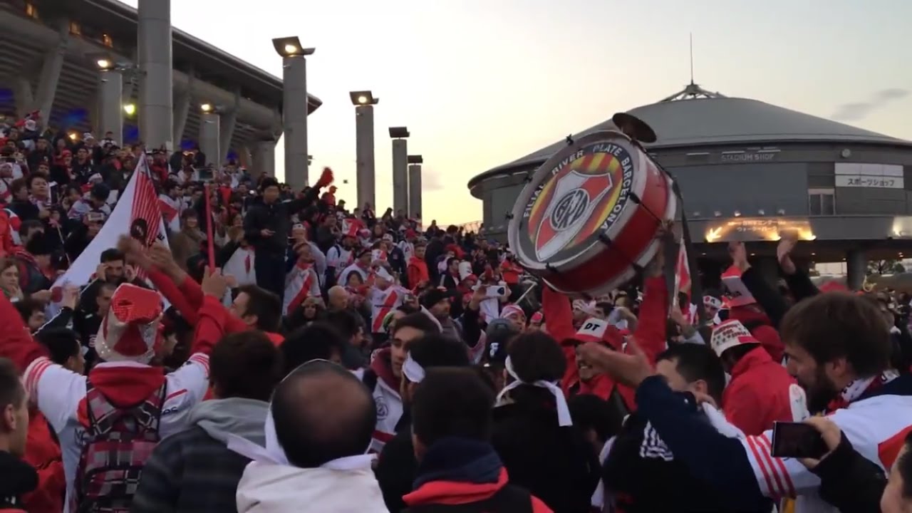試合前からリーベルサポーターが大盛り上がり　Hinchada de River Plate en Yokohama