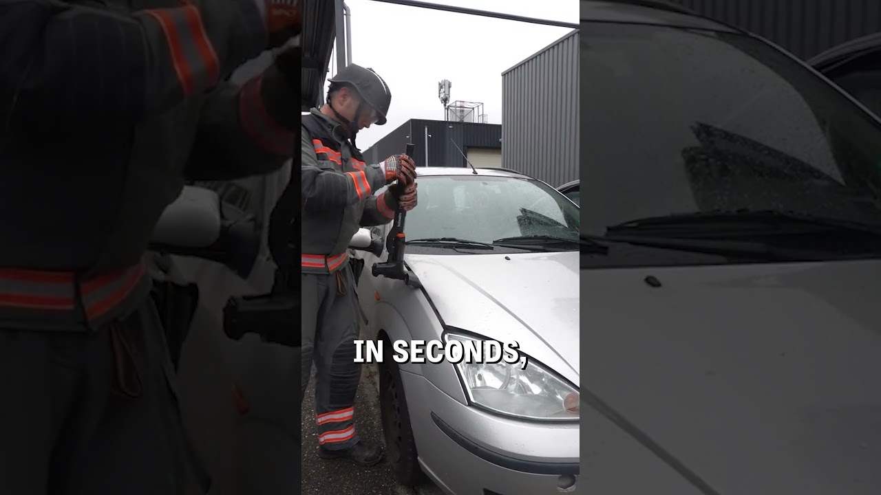 How we rescue people from cars!  🧑&zwj;🚒🚗  -  🎥 holmatrorescue