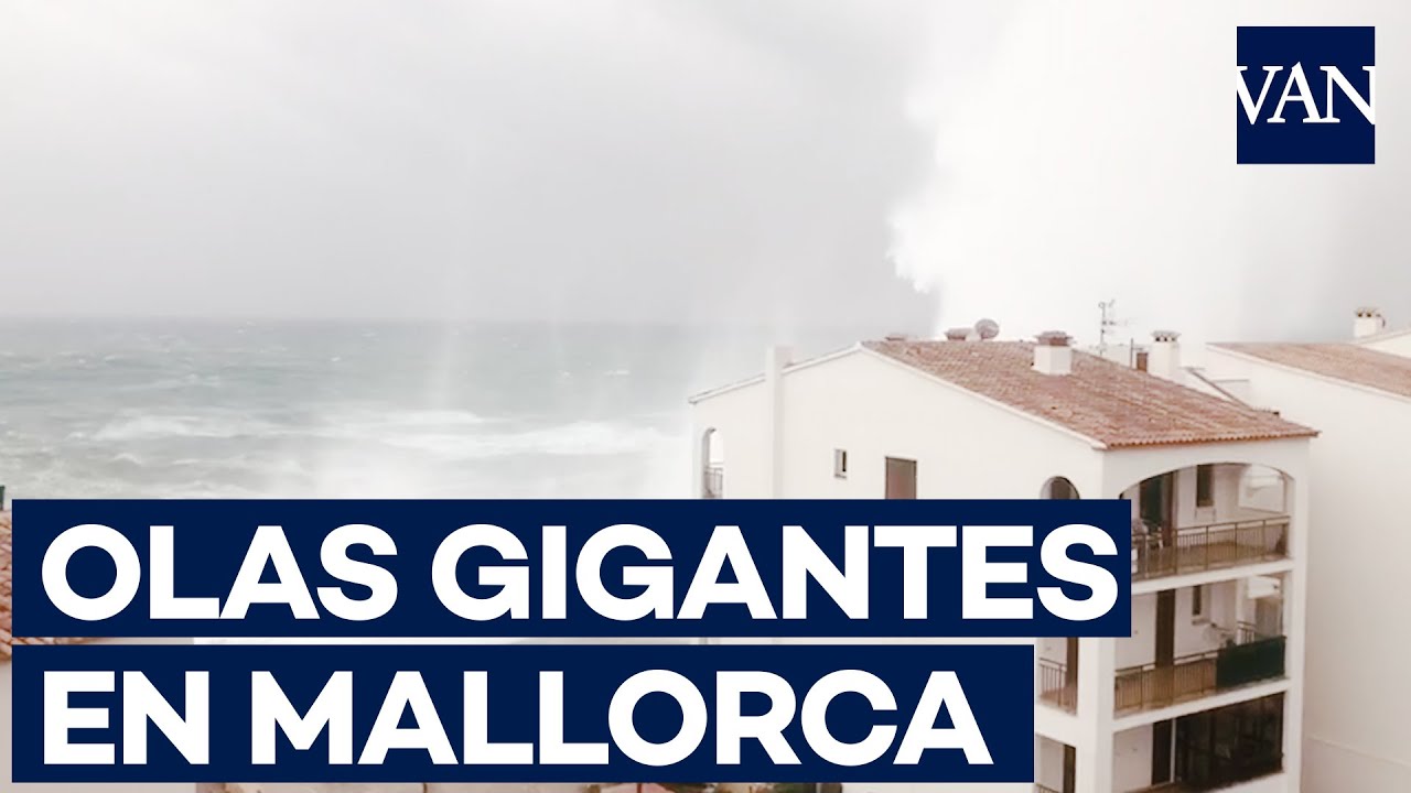 La borrasca 'Gloria' provoca olas gigantes en Portocolom, Mallorca