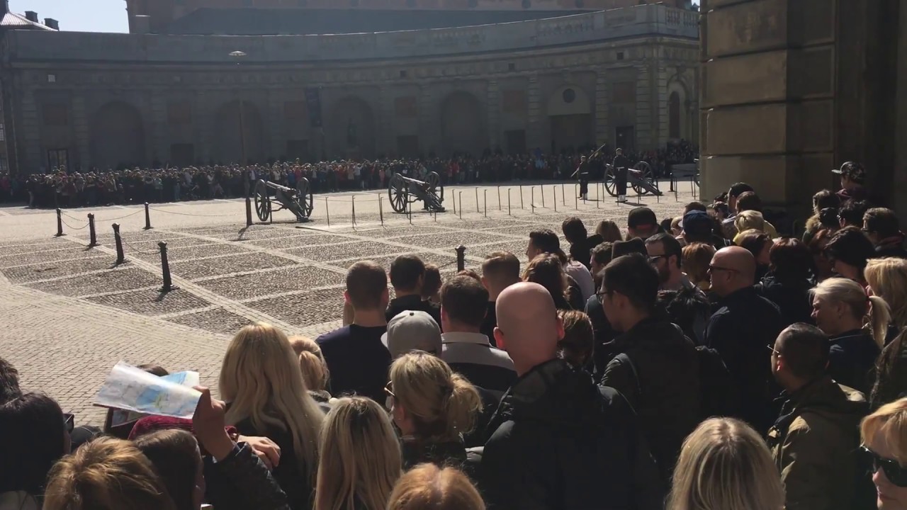 Högvakten - Inmarsch på Yttre Borggården - Changing Of The Guard, Stockholm, 18-04-14