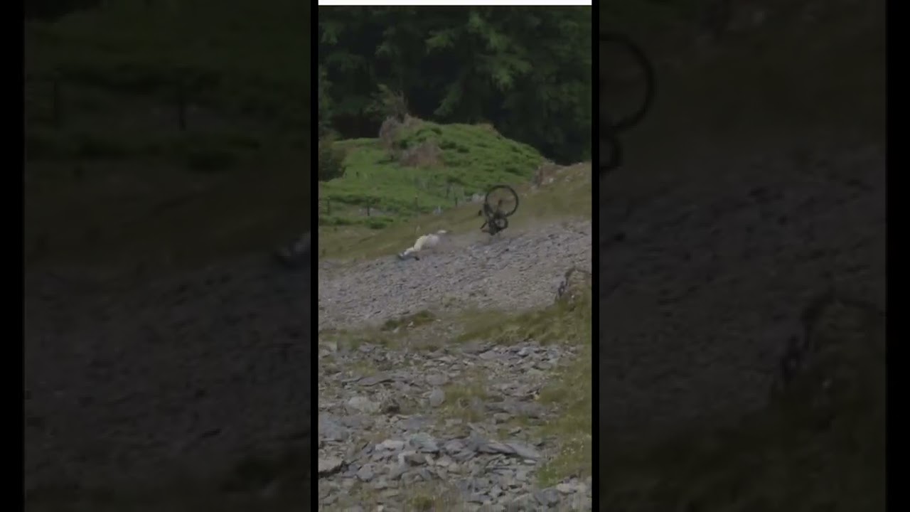 Terrible MTB crash of Gee Atherton 🤯😱😢
