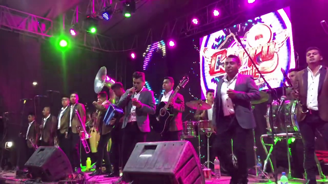 popurri con acordeon banda cerro grande en vivo