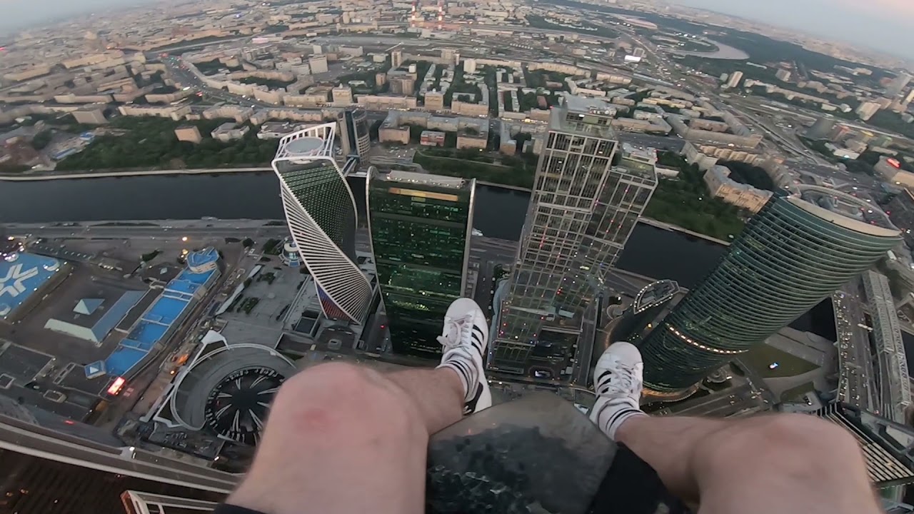 Federation Tower roof. Руферы залезли на башню Федерация.
