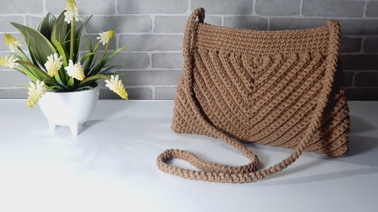 Bolsa crochê em Barbante  com padrão triangular
