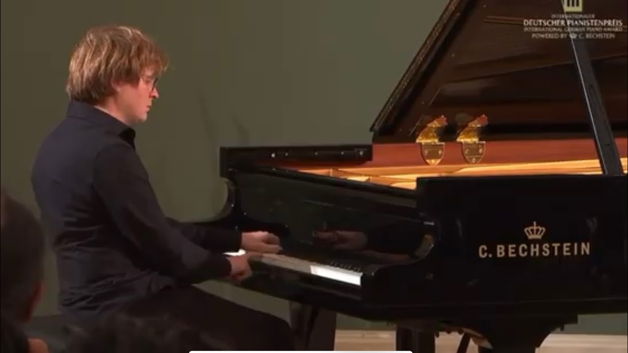 Nikolai Medtner: Sonata Reminiscenza op. 38 No. 1 - Dmitry Ablogin
