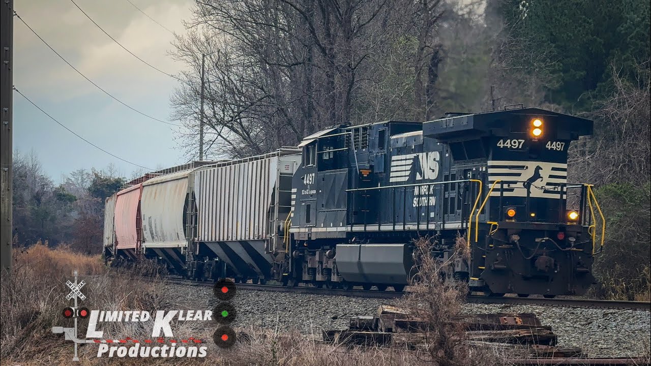NS P97.26 AC44C6M 4497 LHF w/ smooth K5LA pulling the hill into the yard at Chocowinity 