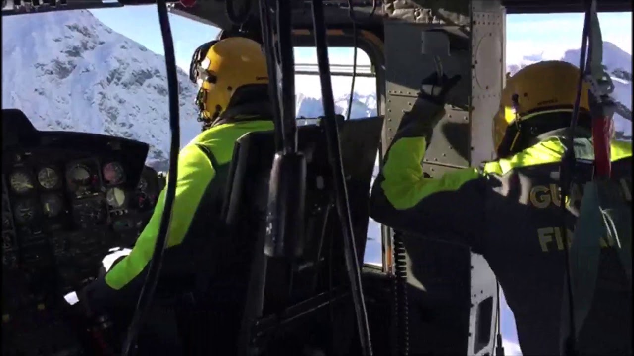 Attività di volo con la Sezione Aerea della Guardia di Finanza di Venegono-Varese (Cockpit HH412)