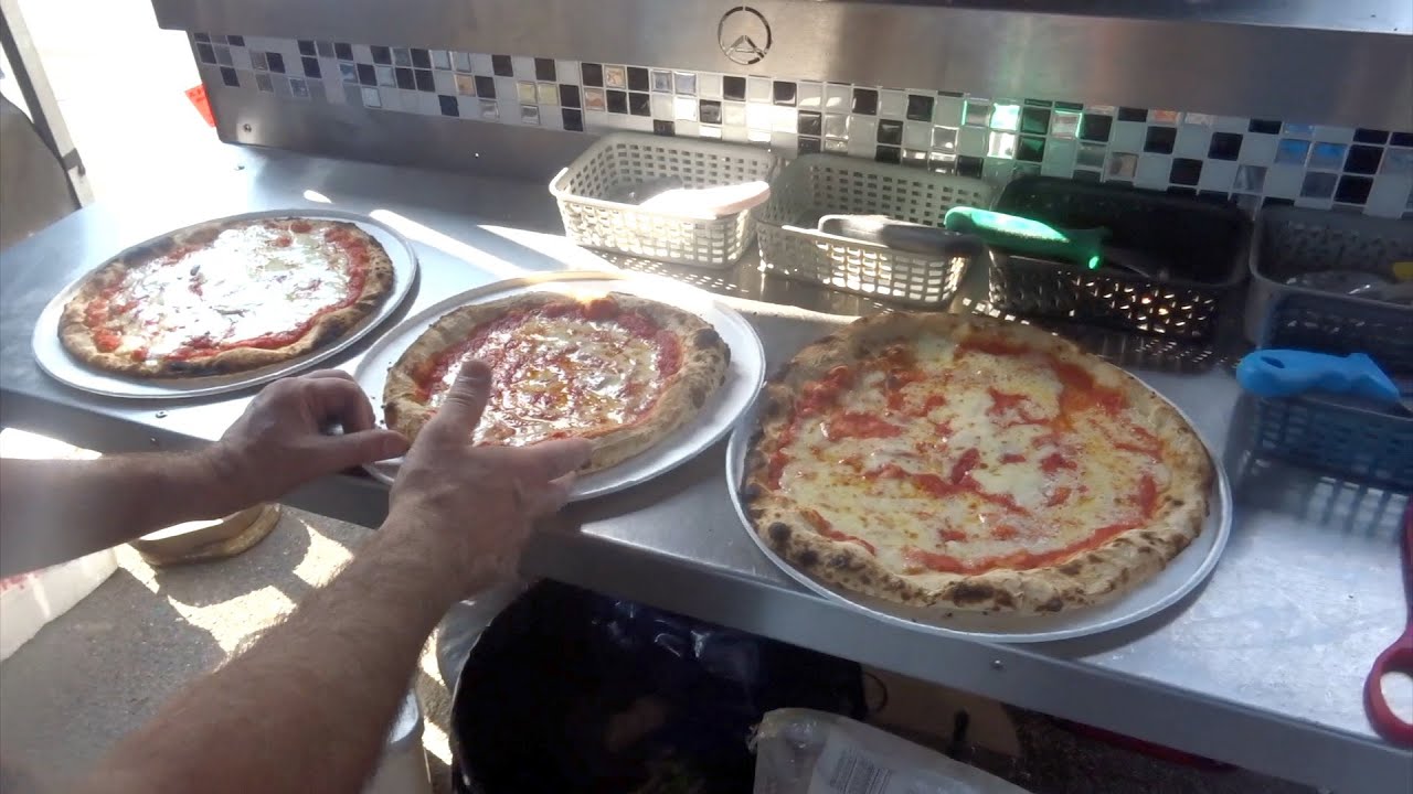 The 3 most popular pizzas in Italy  ( with. Master  Pizzaiolo  Massimo Nocerino)