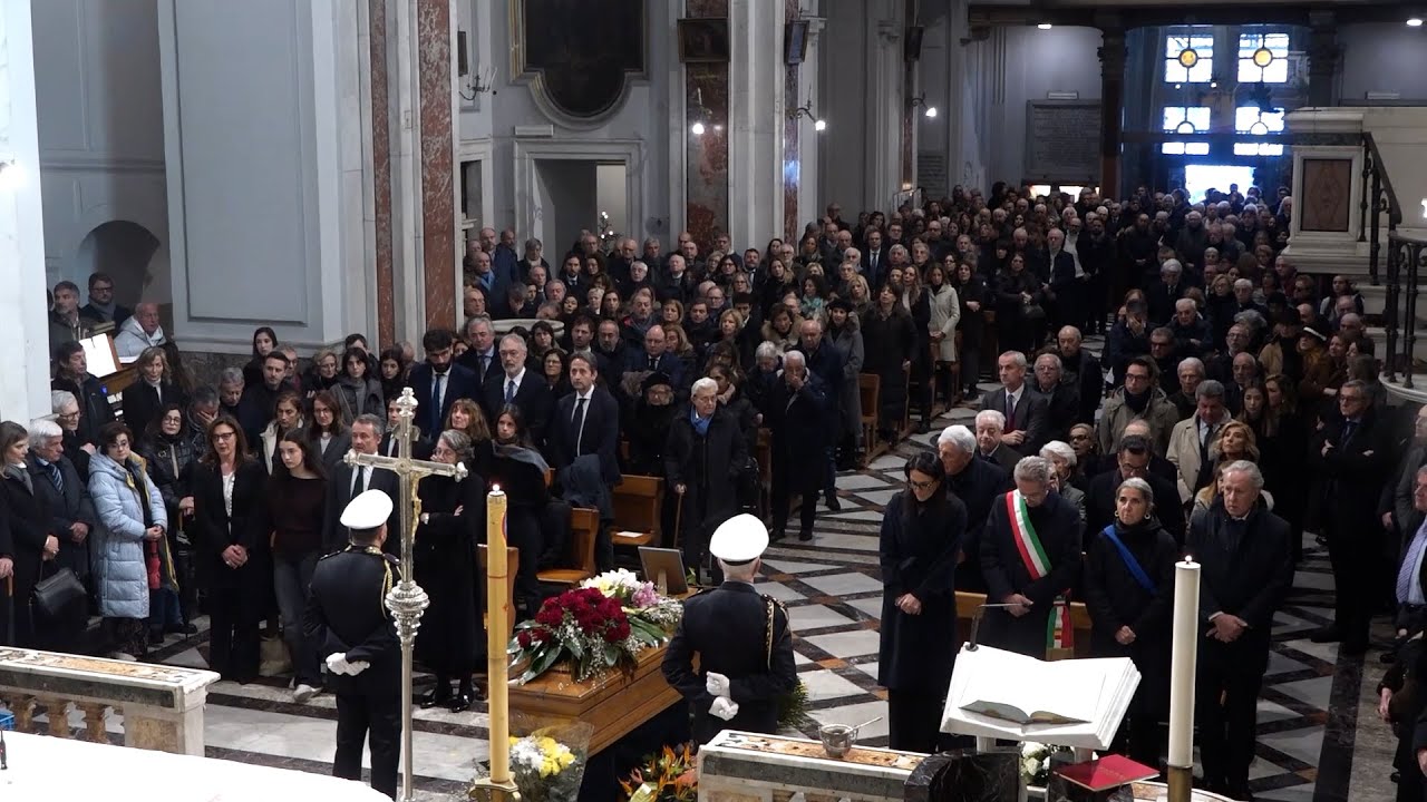 Tino Santangelo, folla e commozione ai funerali