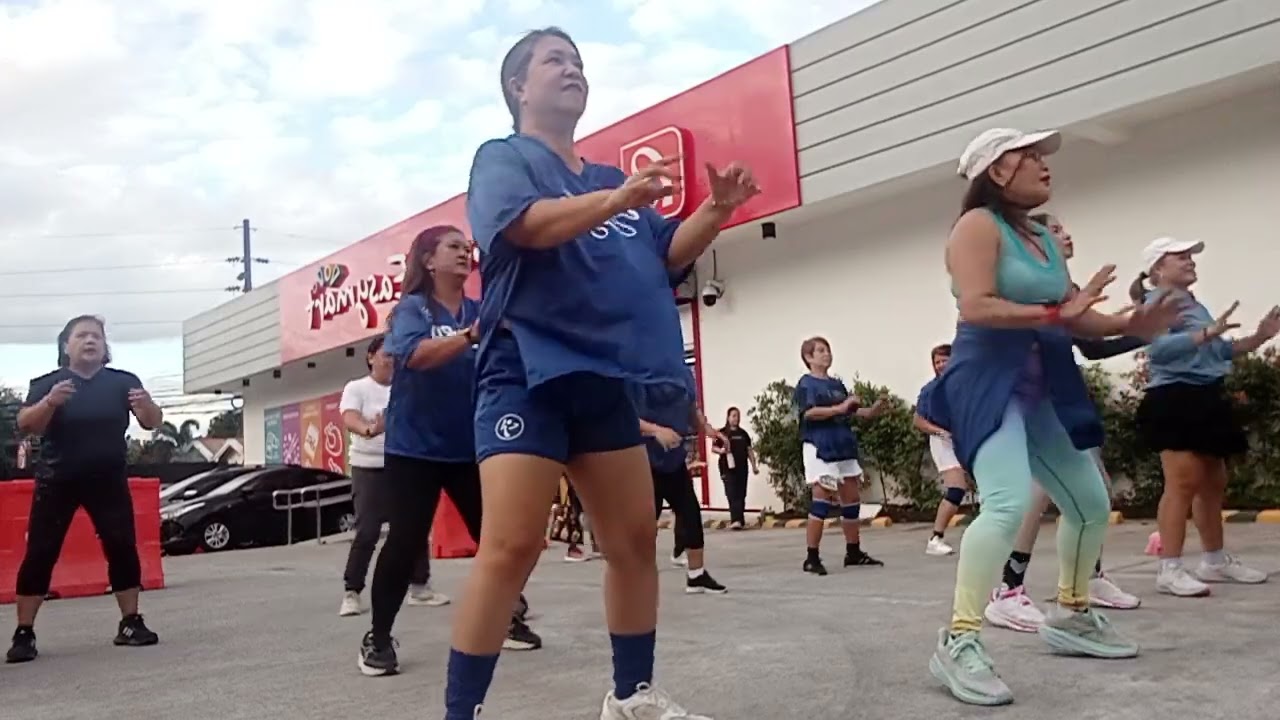 #danceworkout  at Robinson Easymart  join us mga Hataw ladies dance to the beat💖🥰♥️🤩😍