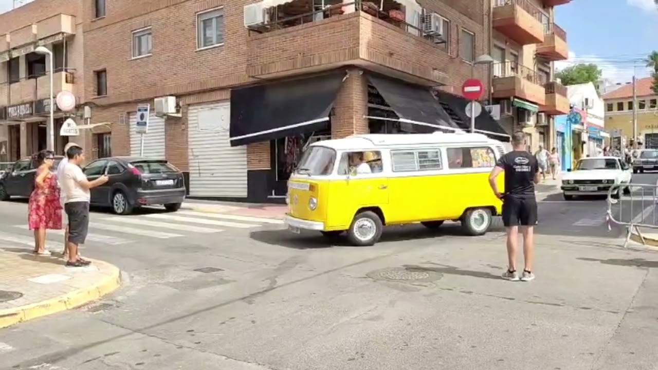 Salida del desfile pasacalles en La Cañada