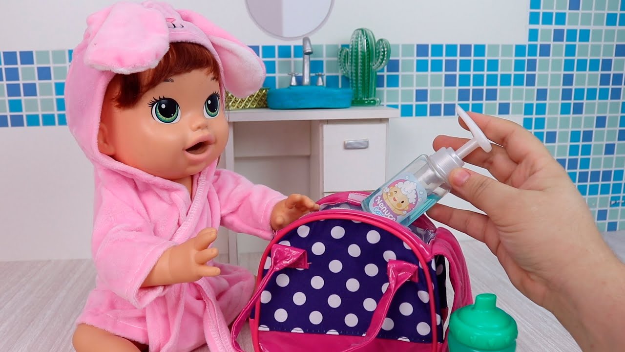 BABY ALIVE ARRUMA MALA PARA O FIM DE SEMANA!