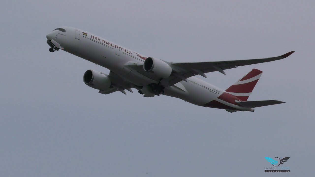 Touch and go Airbus A350-900 Air Mauritius 