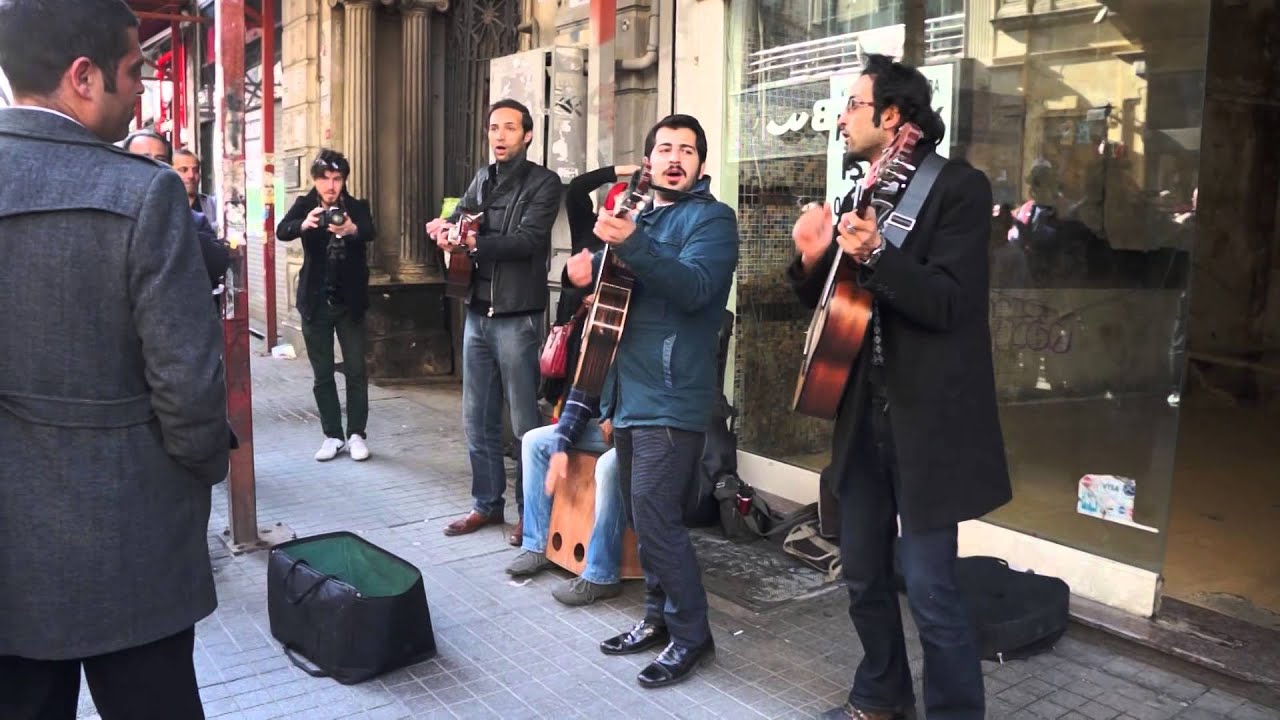Iranian street musicians in Istanbul