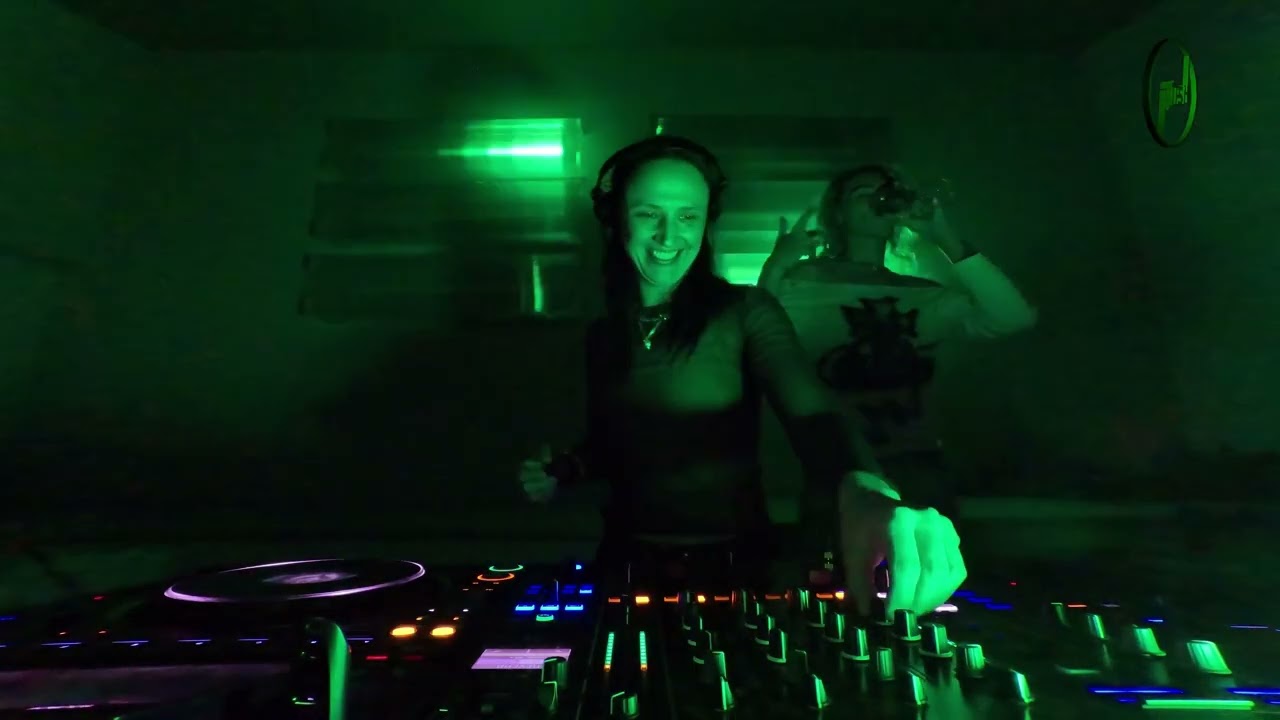bella sarris | Stockholm | Keep Hush Live