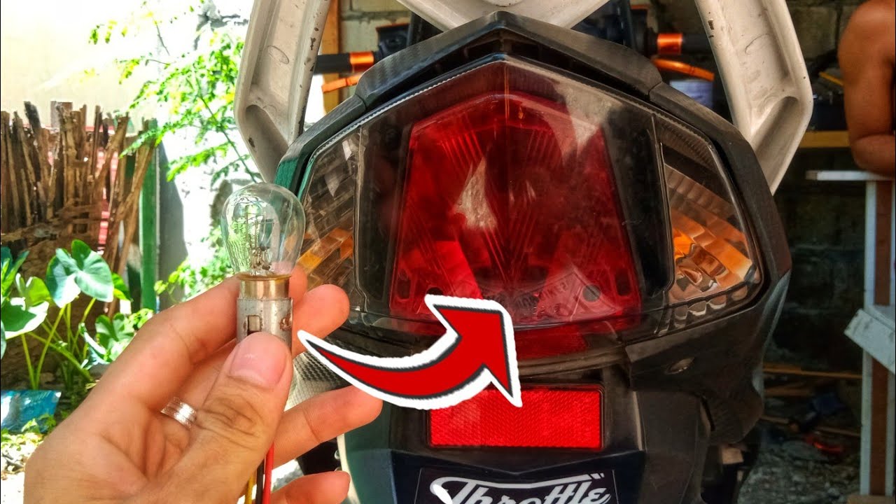 mio i 125 basic tutorial HOW TO REPLACE BRAKE LIGHT / TAIL LIGHT