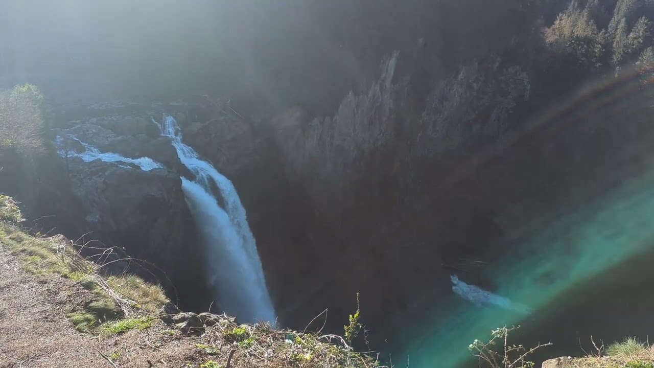 Roaring Snoqualmie Falls