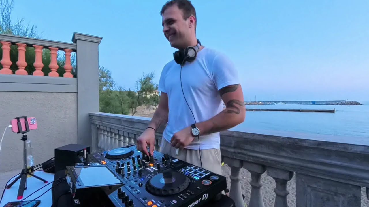 SUNSET DJ SET  /  LATIN HOUSE & TECHENGUE  /  DENNN DJ