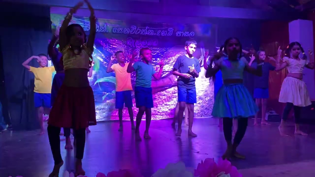 පාවෙලා යන වලාකුළු ( Pawela yana walakulu )