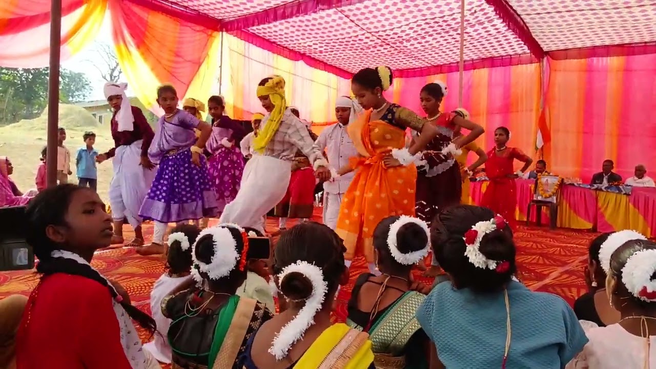 चल तो गुईया री आमा पके चार गाने में जबरदस्त डांस माध्यमिक शाला उमरिया मंडला 26जनवरी 2026