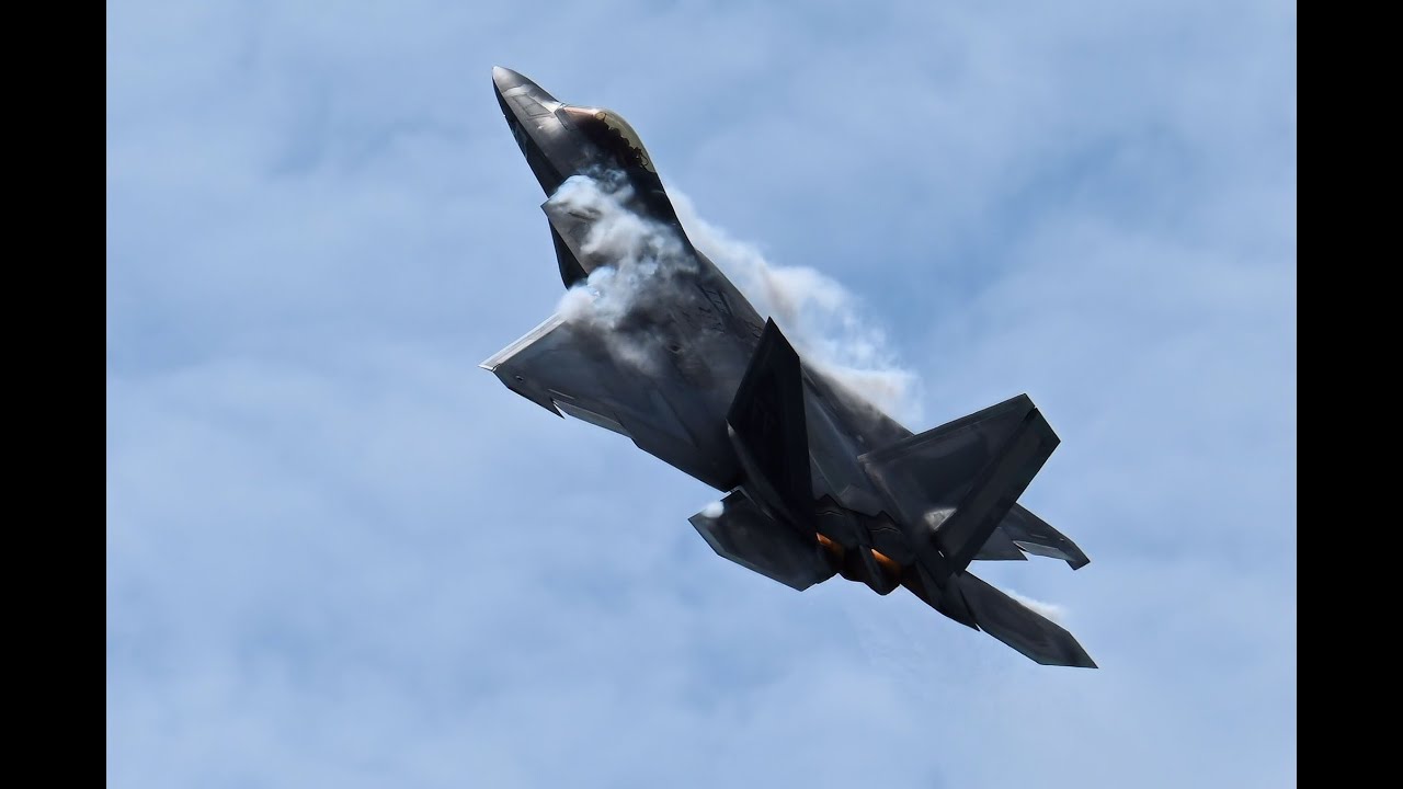 Lockheed Martin F-22 Raptor's Heart Pounding Performance at Fort Lauderdale Beach
