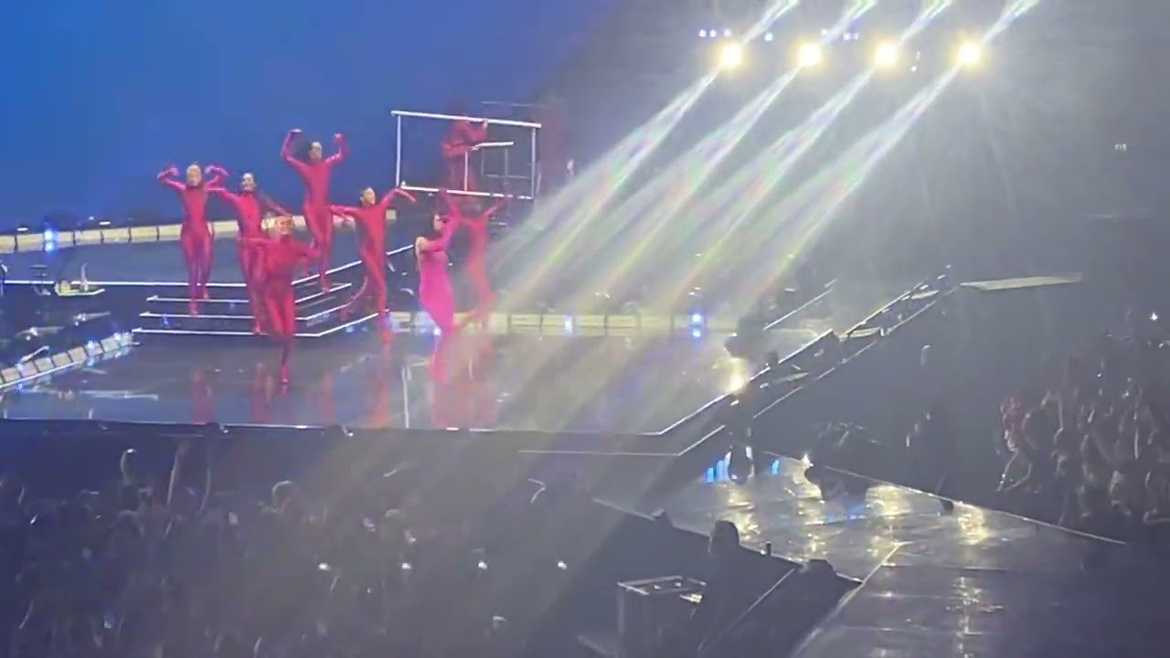 Dua Lipa Dublin 20/04/2022 Intro