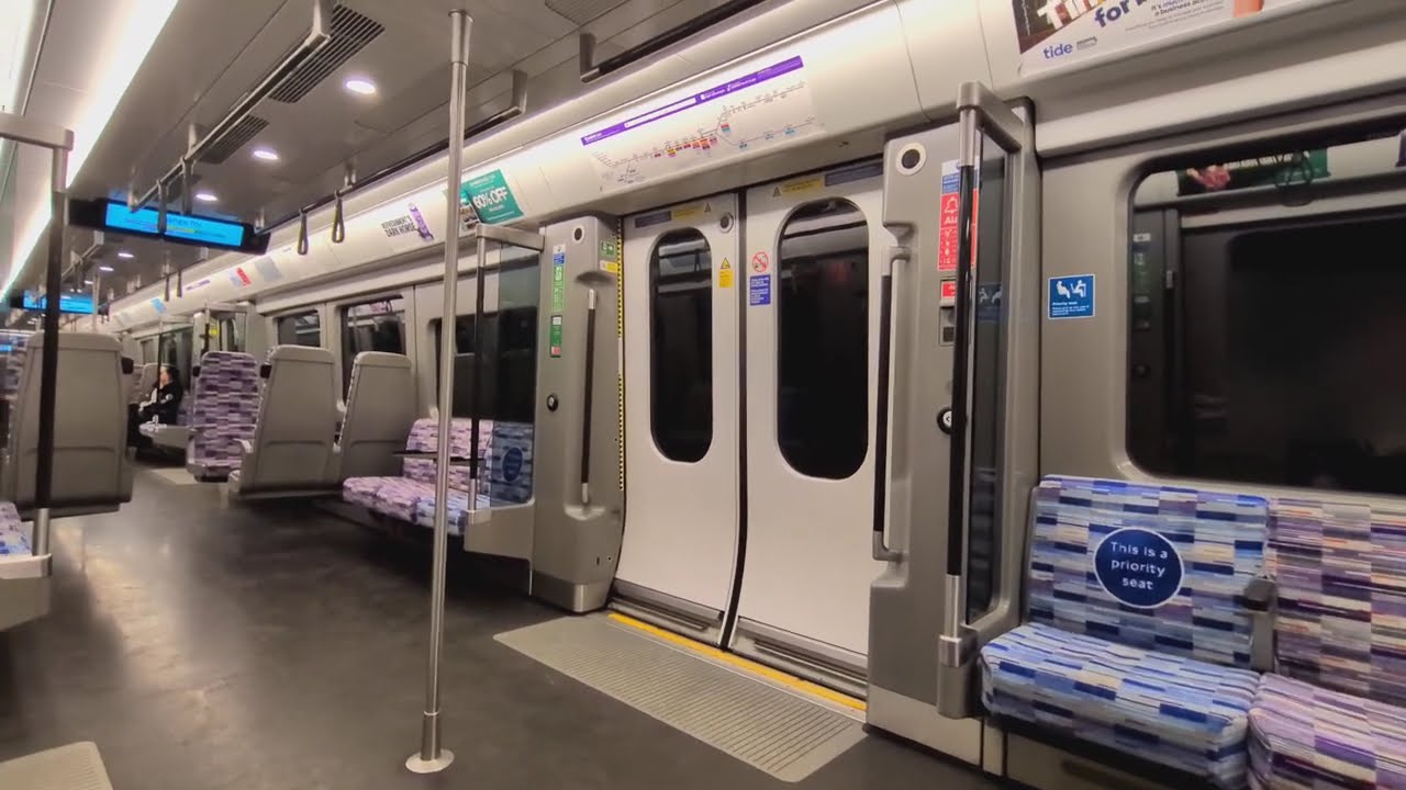 Elizabeth line ride from Tottenham Court Road to Paddington