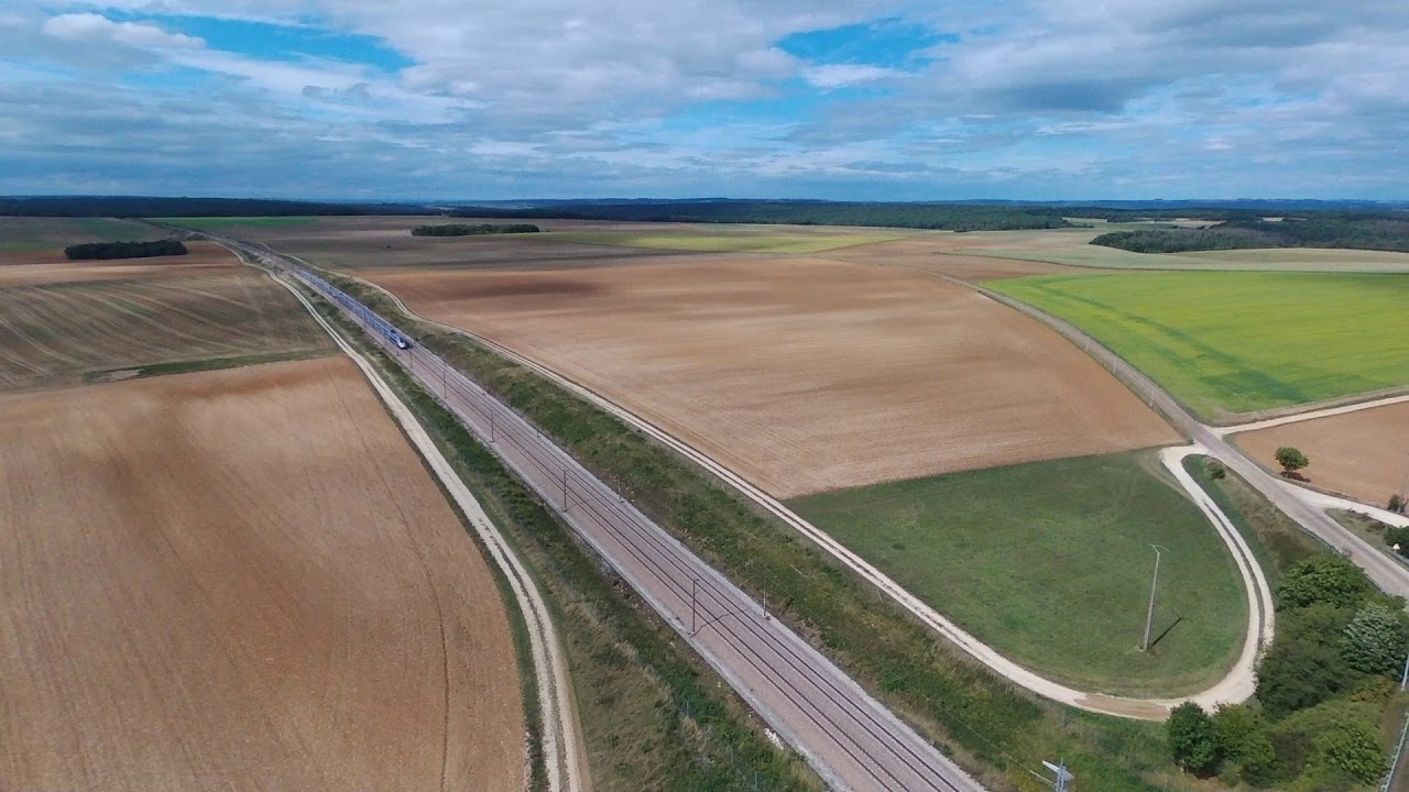 DES TRAINS EN DRONE?!